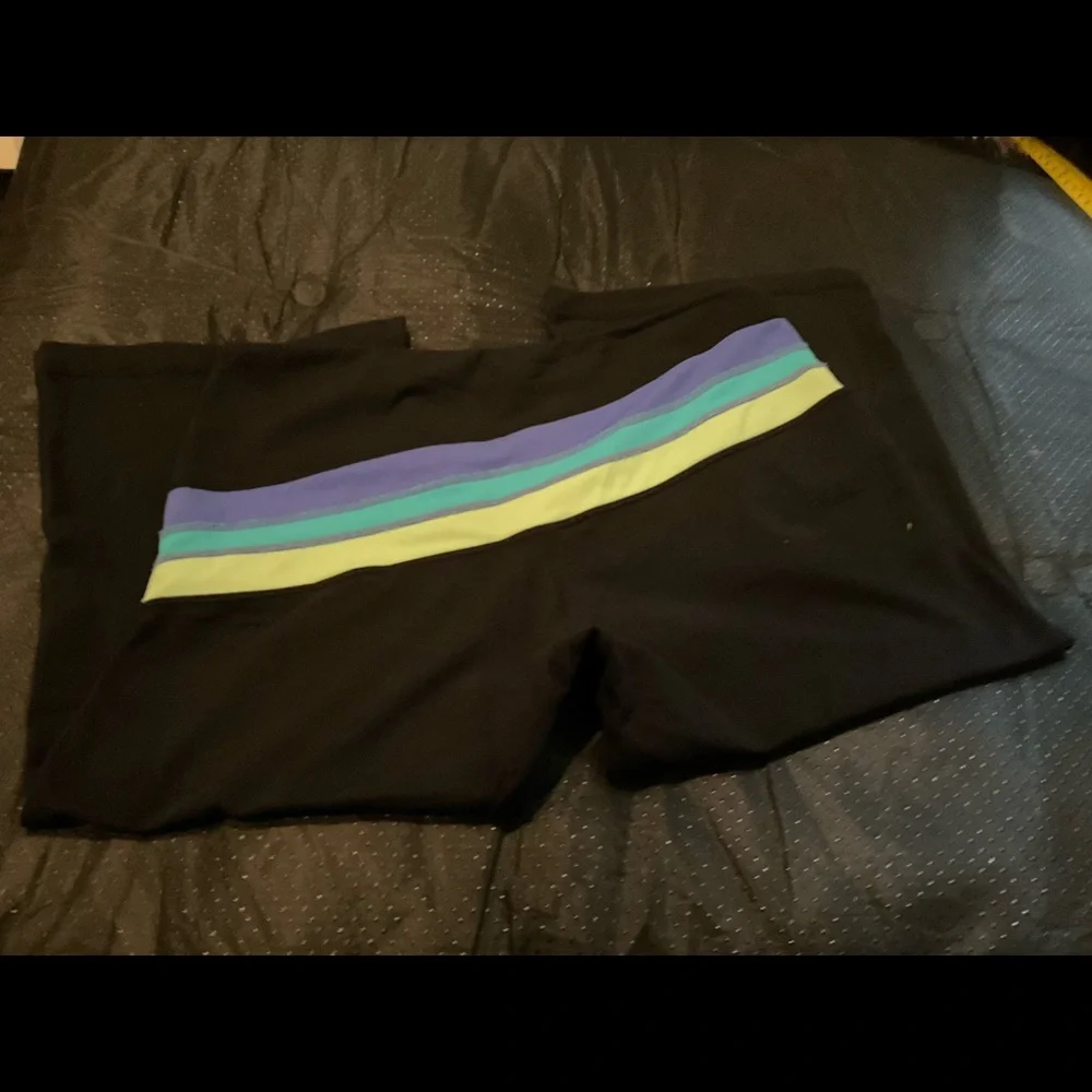 “LULULEMON” Reversible Cropped Pants with Tri Colour Top Band/ Stripe. - Picture 2 of 13